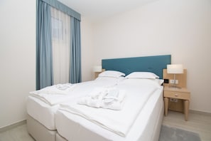 Apartment, Sea View | Minibar, soundproofing, free WiFi, bed sheets - Aparthotel Flora (Tucepi)