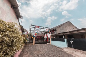 Pintu masuk properti