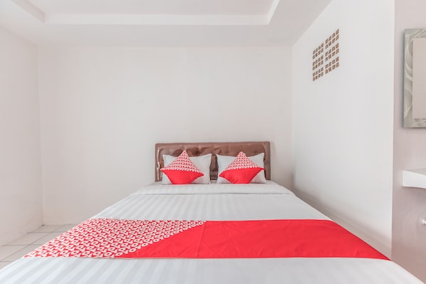 Deluxe Double Room | Desk, free WiFi, bed sheets
