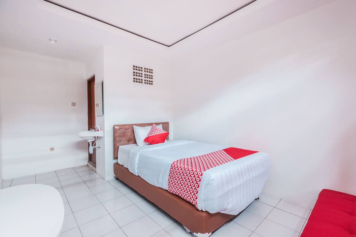 Deluxe Studio | Desk, WiFi (free), bed sheets