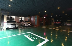 免费自助停车、免费代客停车