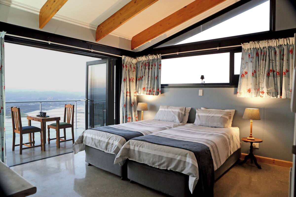 Panoramic Room, 2 Twin Beds | Premium bedding, pillowtop beds, desk, laptop workspace
