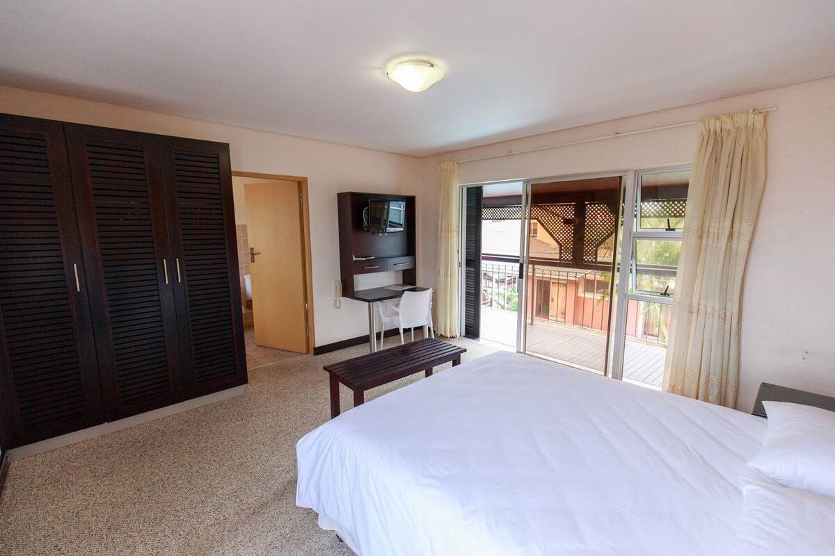 Standard Double Room | Desk, WiFi (free), bed sheets