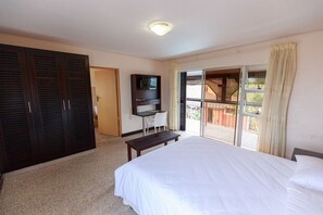 Standard Double Room | Desk, free WiFi, bed sheets
