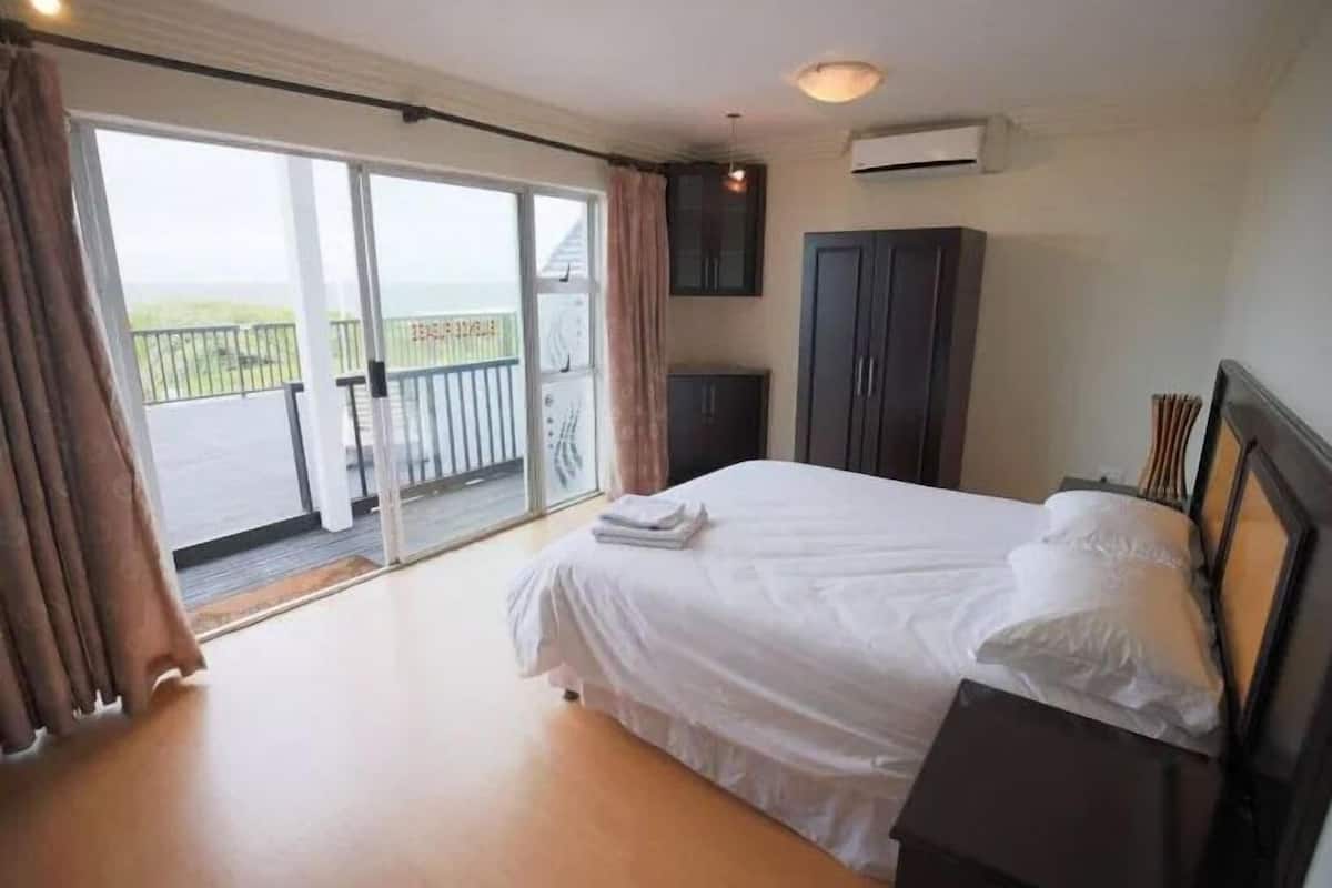 Double Room, Sea View | Desk, WiFi (free), bed sheets