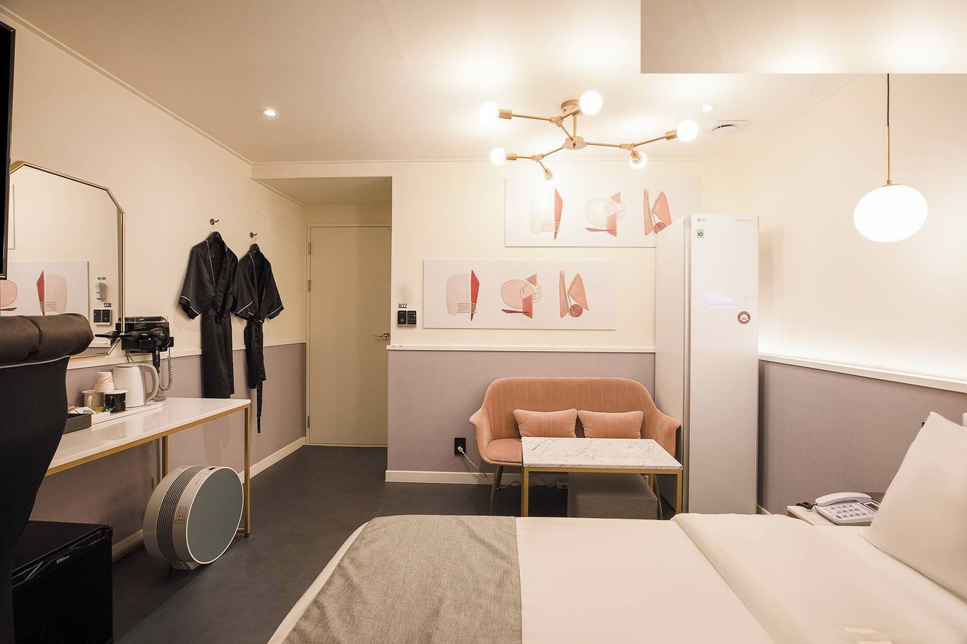 Suite (Regular bathtub, Styler, 2PC) | Free WiFi, bed sheets