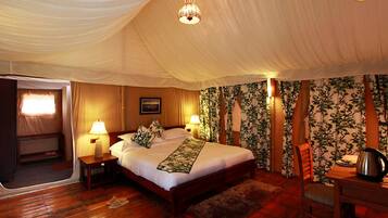 Luxury Tent | Desk, blackout curtains, rollaway beds, bed sheets