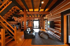 Villa (LOG OCEAN) | Oppholdsrom | Flatskjerm-TV