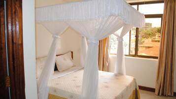 Habitación individual | Ropa de cama de alta calidad y escritorio