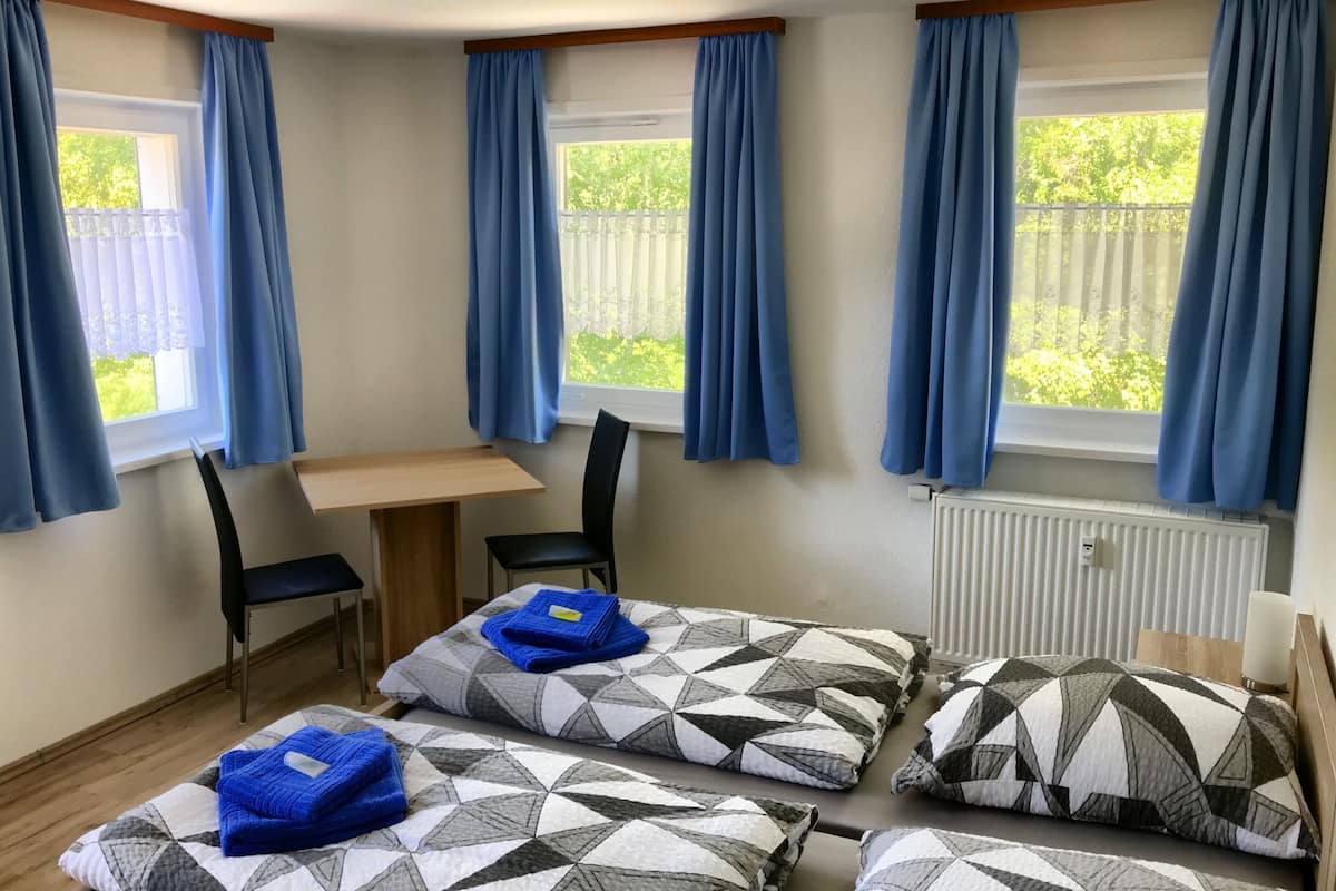 1 bedroom, hypo-allergenic bedding, laptop workspace, blackout curtains