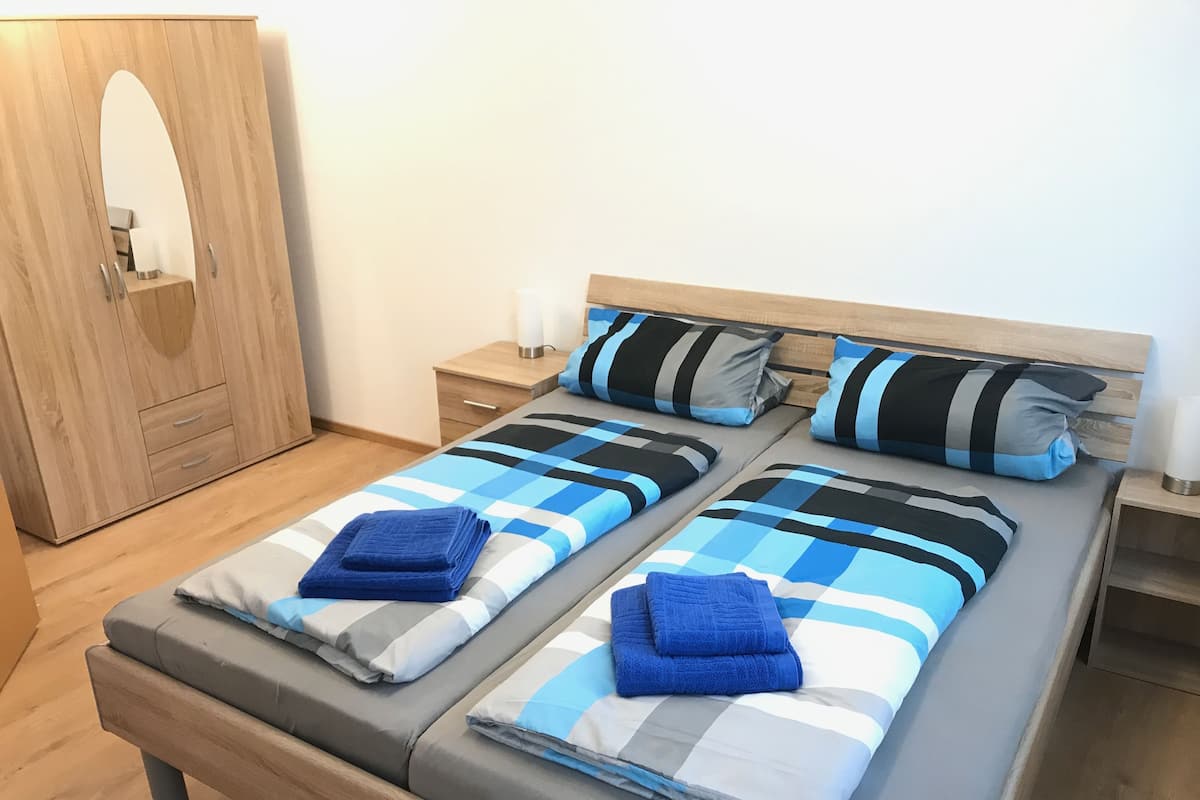 1 bedroom, hypo-allergenic bedding, laptop workspace, blackout curtains
