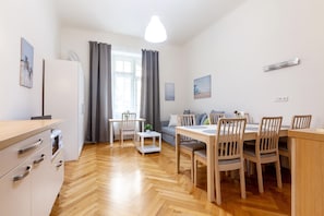 Comfort Apartment, 3 Bedrooms, Non Smoking, Bathtub (#43) - City Castle Aparthotel (Prague)