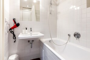Comfort Apartment, 3 Bedrooms, Non Smoking, Bathtub (#43) | Capsule