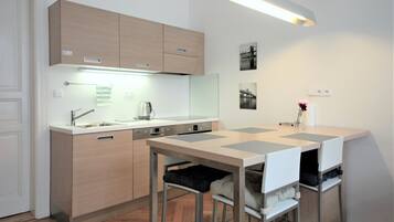 Comfort Apartment | Laptop workspace, soundproofing, iron/ironing board, free WiFi