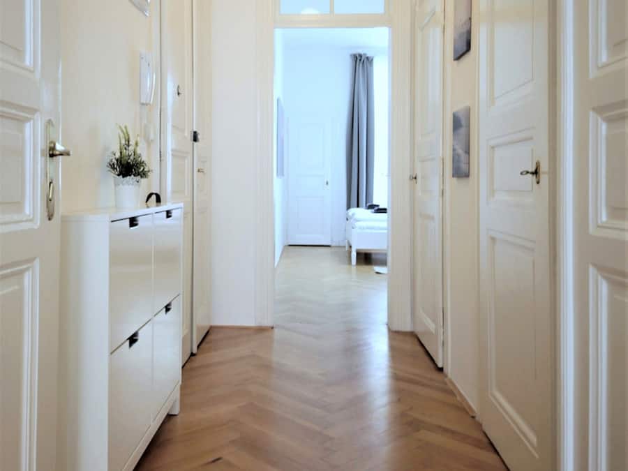 Comfort Apartment | Laptop workspace, soundproofing, iron/ironing board, free WiFi