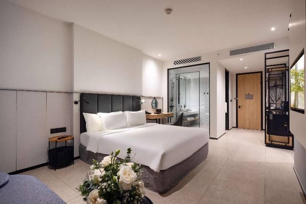 Minibar, desk, soundproofing, free WiFi