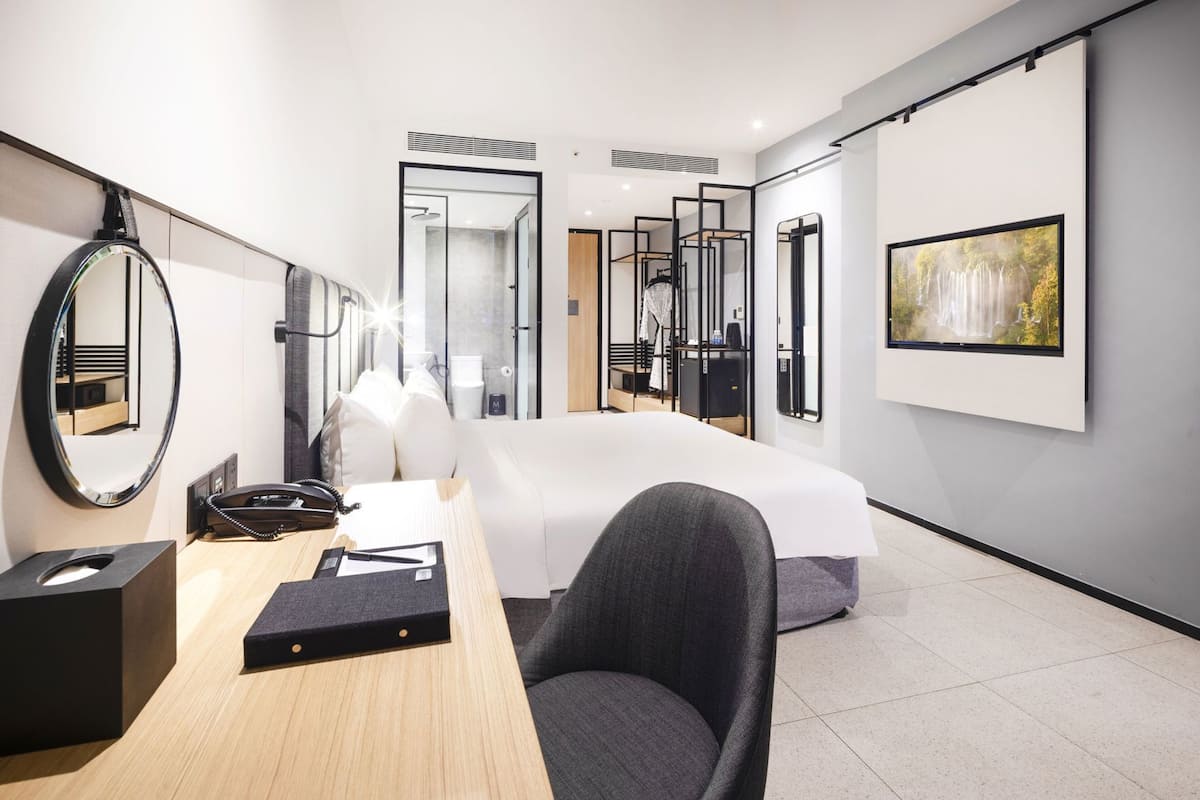 Minibar, desk, soundproofing, free WiFi