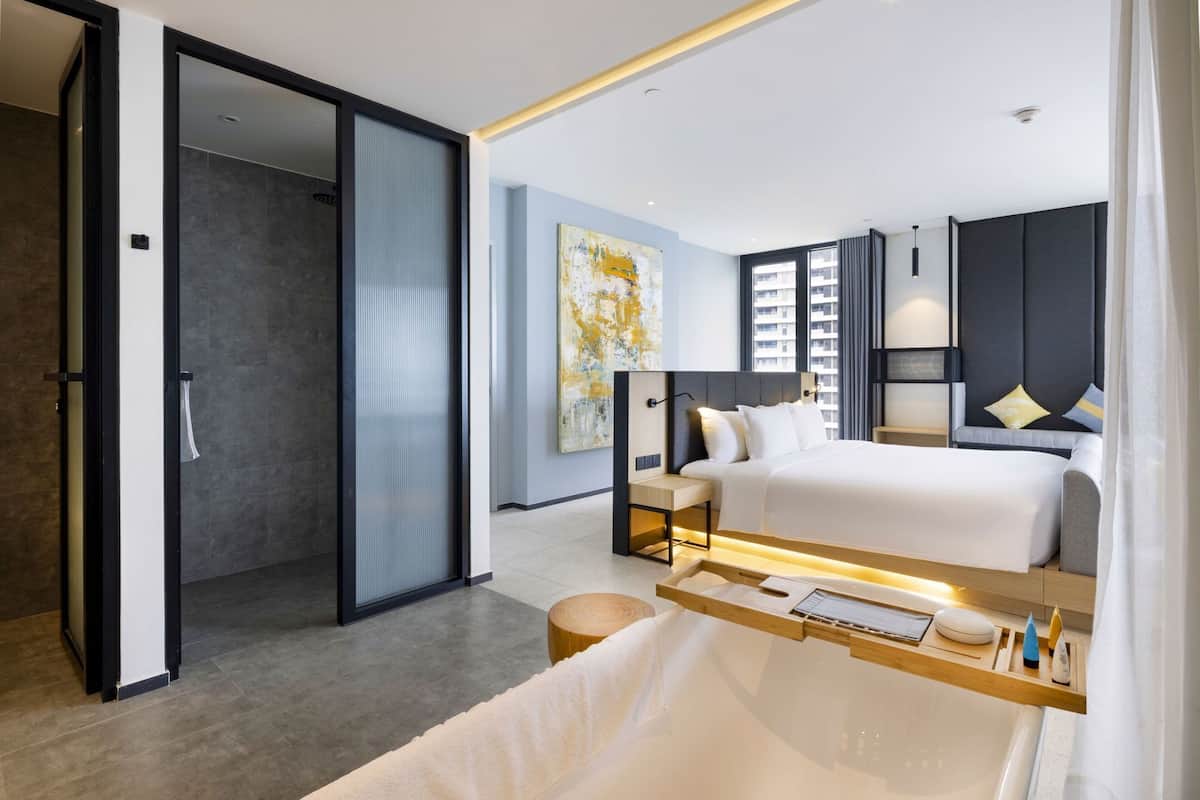 Minibar, desk, soundproofing, free WiFi