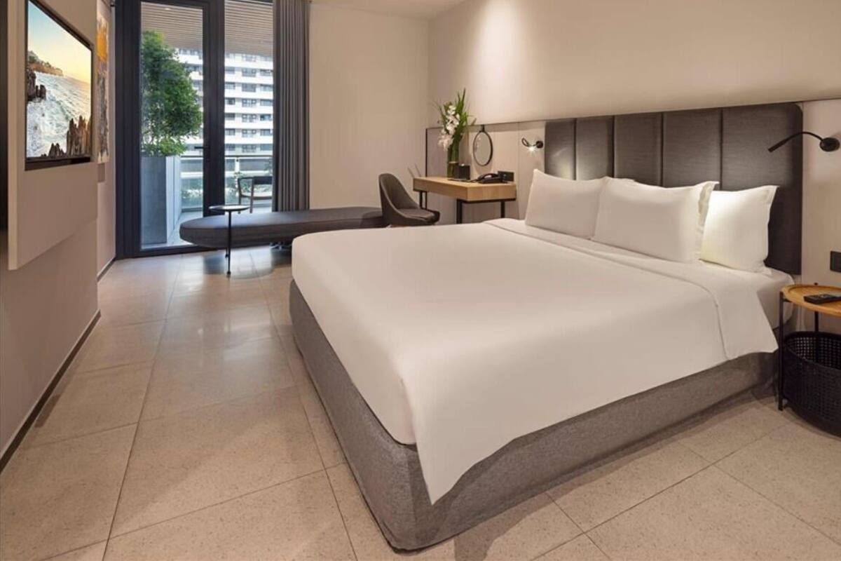 Minibar, desk, soundproofing, free WiFi