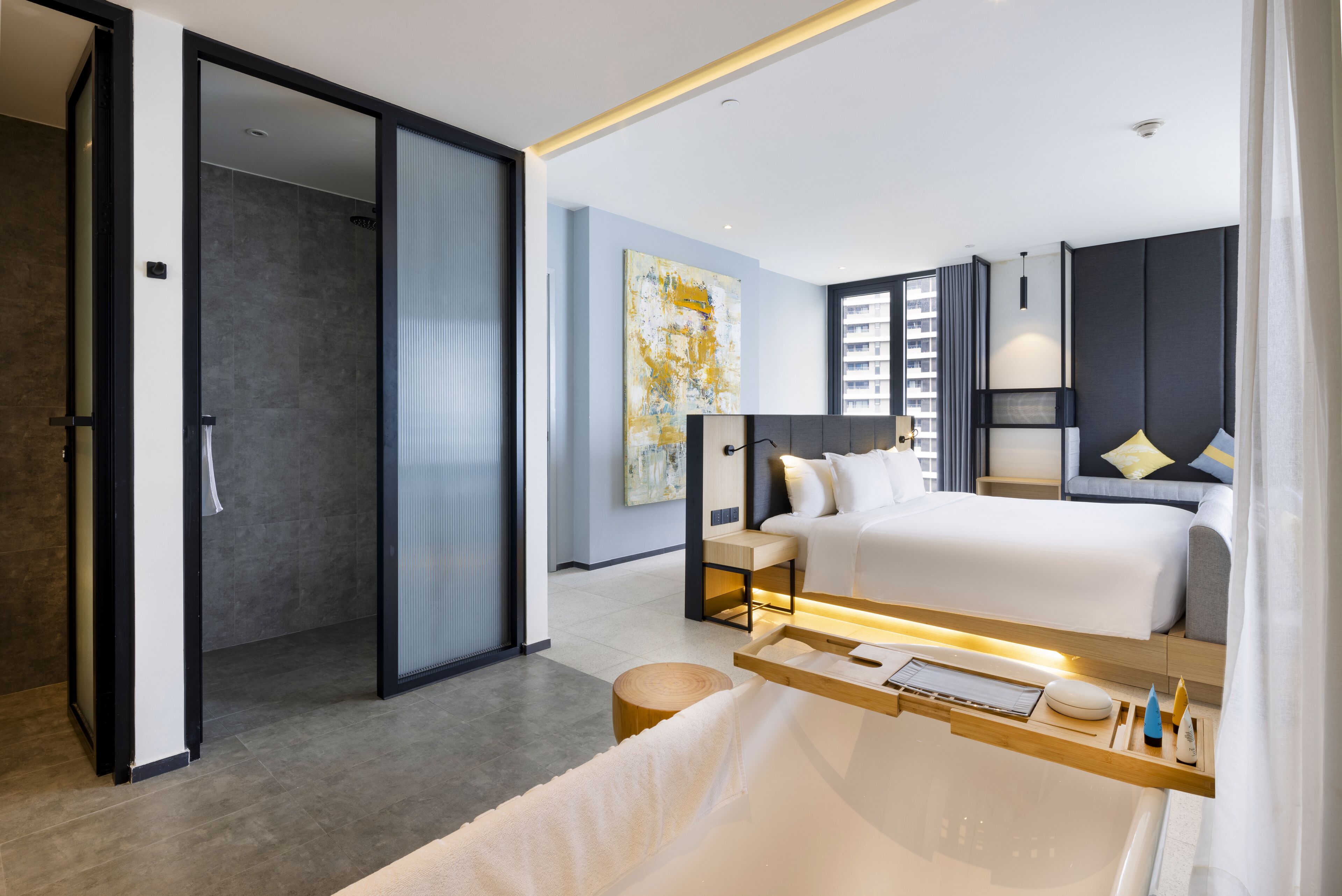 executive suite room | 1 bedroom, minibar, desk, soundproofing