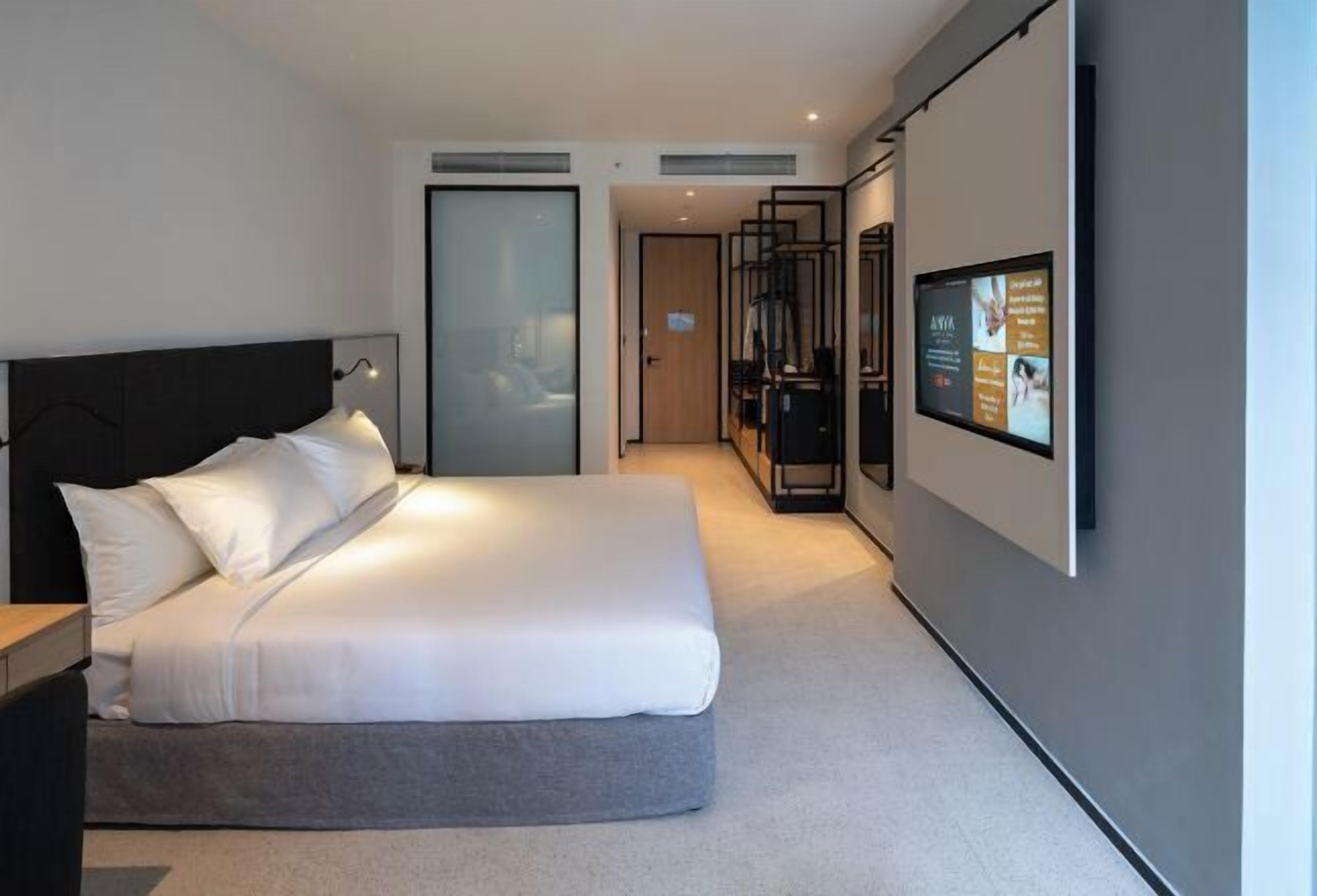 Minibar, desk, soundproofing, free WiFi