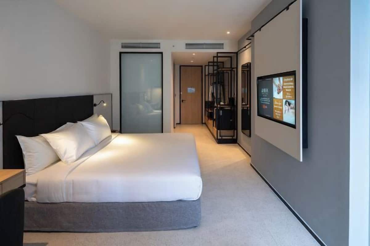 Minibar, desk, soundproofing, free WiFi