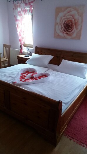 Desk, soundproofing, free WiFi, bed sheets - Gasthof Zur Alten Post (Fuerstenzell)