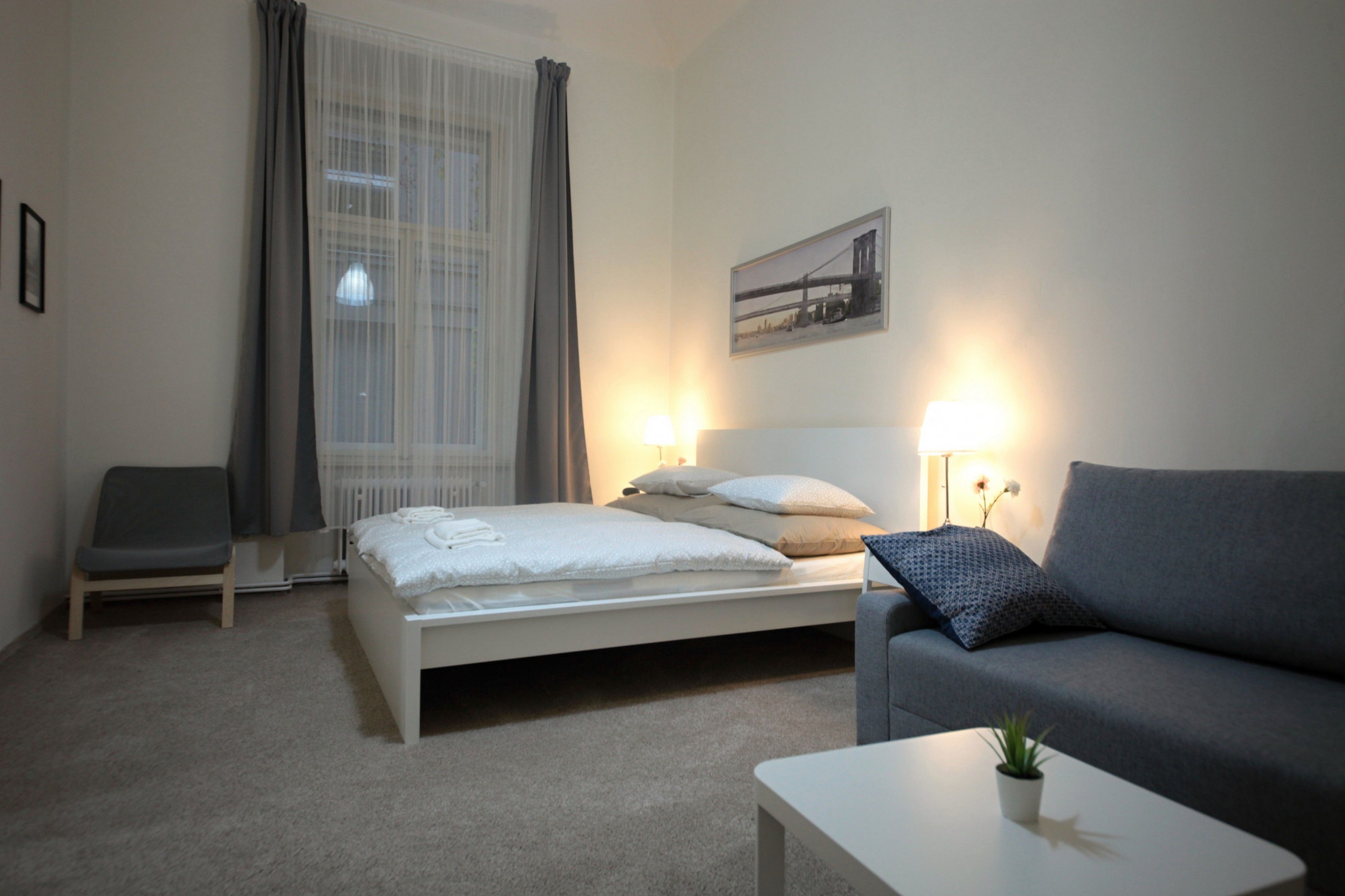 Cortinas blackout, insonorización y tabla de planchar con plancha 