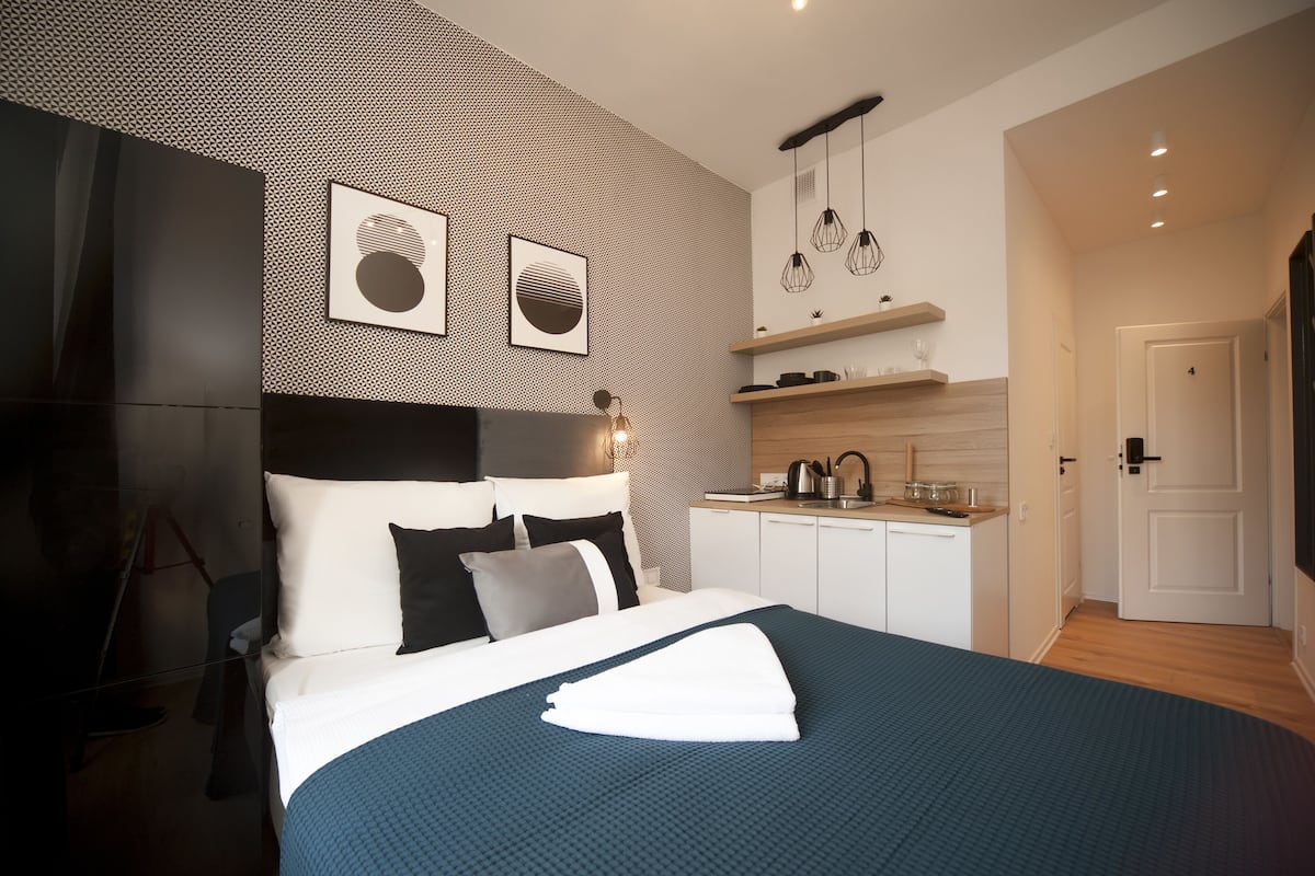 City-rum - eget badrum - annex (Glogowska 35a/3/04) | Allergitestade sängkläder, strykjärn/strykbräda och gratis wi-fi