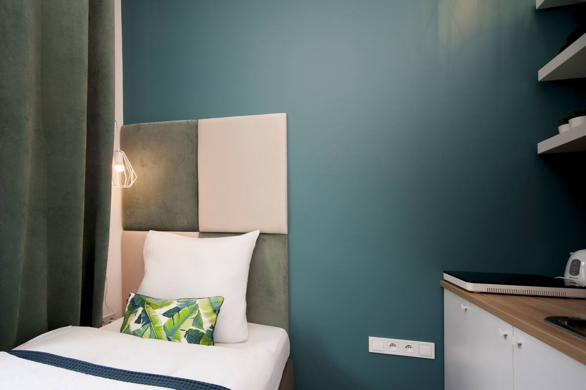 City enkelrum - eget badrum - annex (Glogowska 35a/3/02) | Allergitestade sängkläder, strykjärn/strykbräda och gratis wi-fi