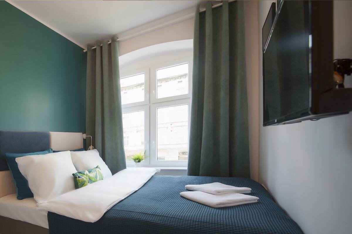 City Single Room, Ensuite, Annex Building (Glogowska 35a/3/01)