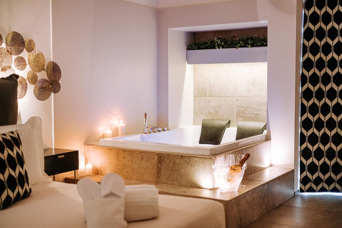 Presidentiële suite | 1 slaapkamer, luxe beddengoed, een minibar, een kluis op de kamer