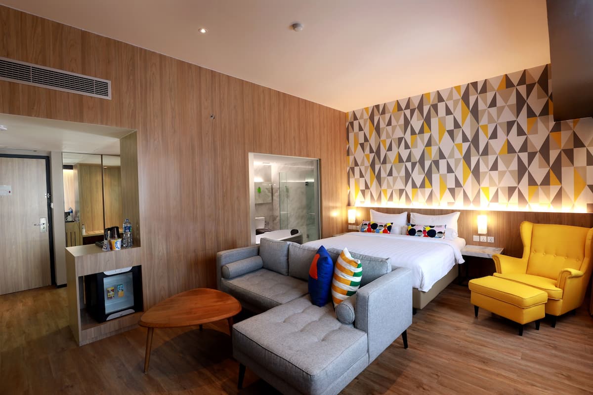 Junior suite | 1 slaapkamer, een minibar, een kluis op de kamer, een bureau
