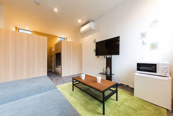 Apartment (Studio) | Living room | Flat-screen TV - LOFT HOTEL TOKYO #Kameido (Tokyo)