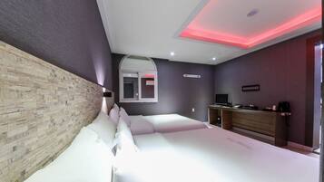 Family Room | Free WiFi