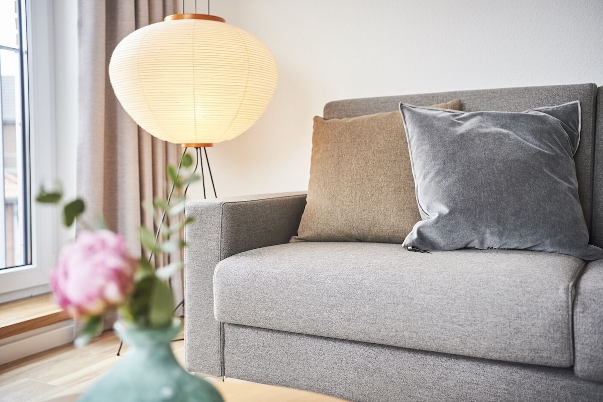 Design appartement, 1 slaapkamer, balkon (Apartment 9 - Green) | Woonruimte | Een 49-inch smart-tv met satellietzenders en een televisie