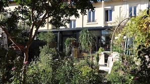 Front of property - Maison d'hôtes Des Toits en Ville B&B (Villeurbanne)