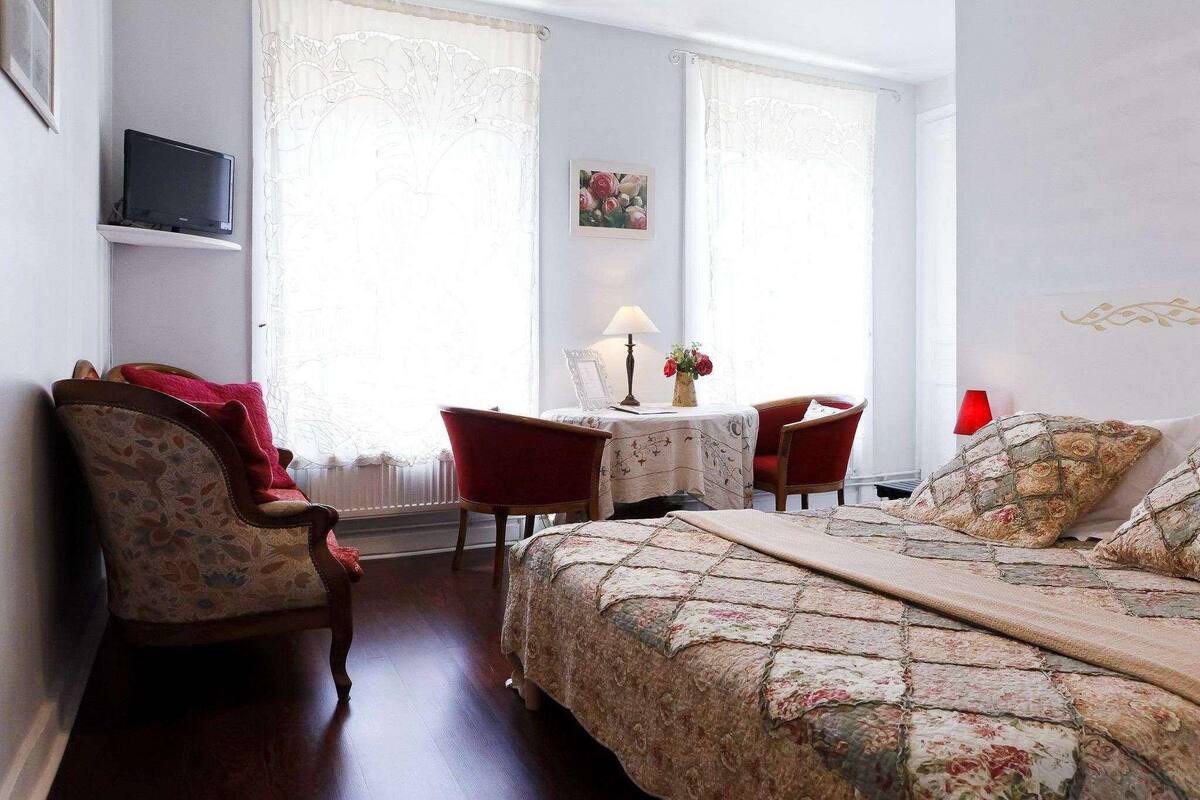 Double Room (Passé Simple) | 1 bedroom, individually decorated, individually furnished, free WiFi