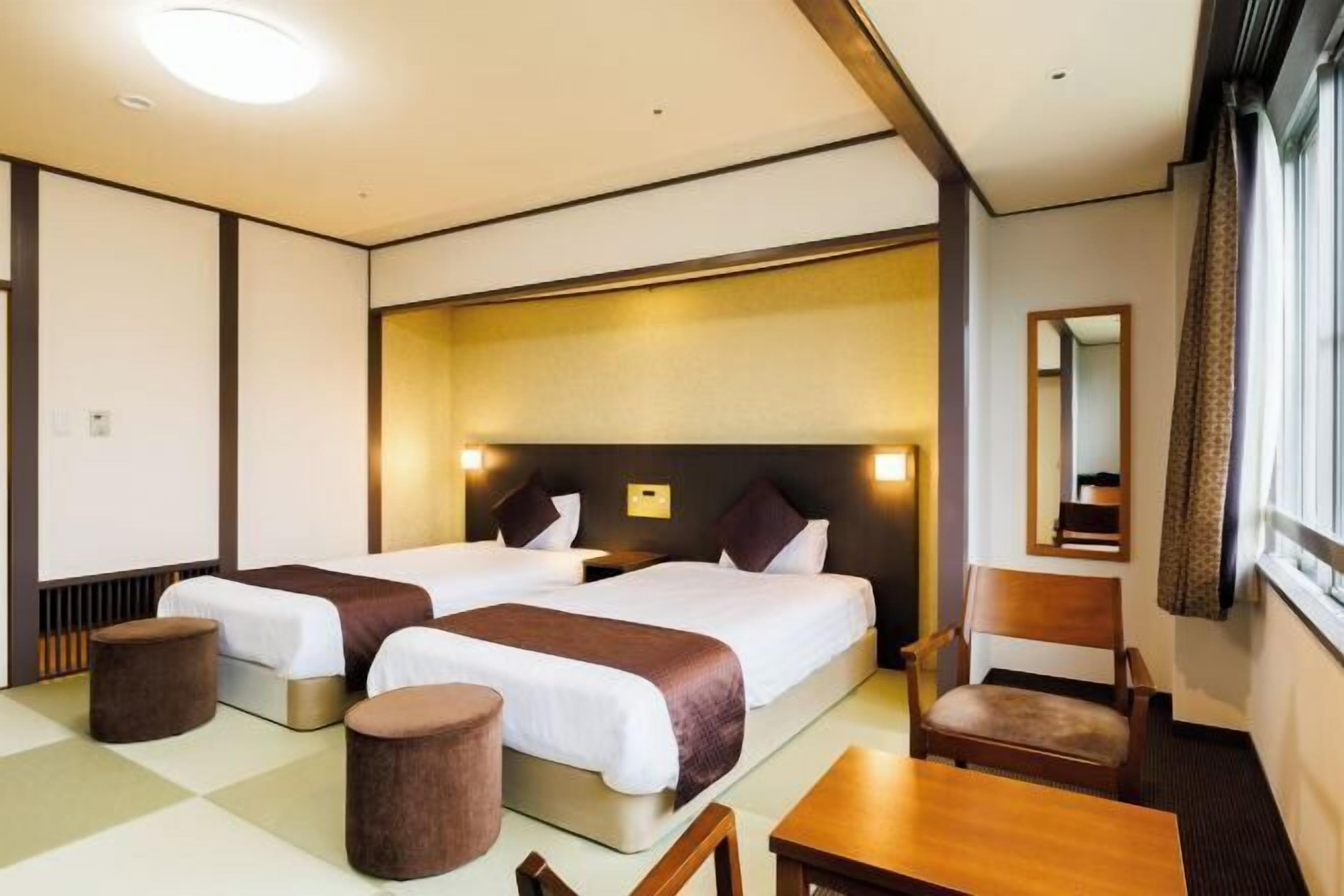 In-room safe, bed sheets