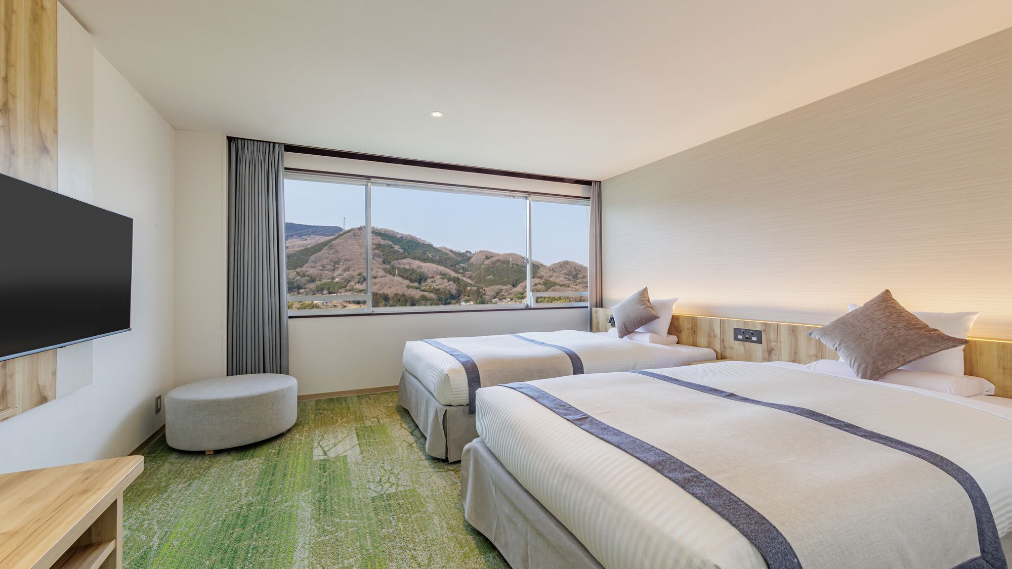 In-room safe, bed sheets