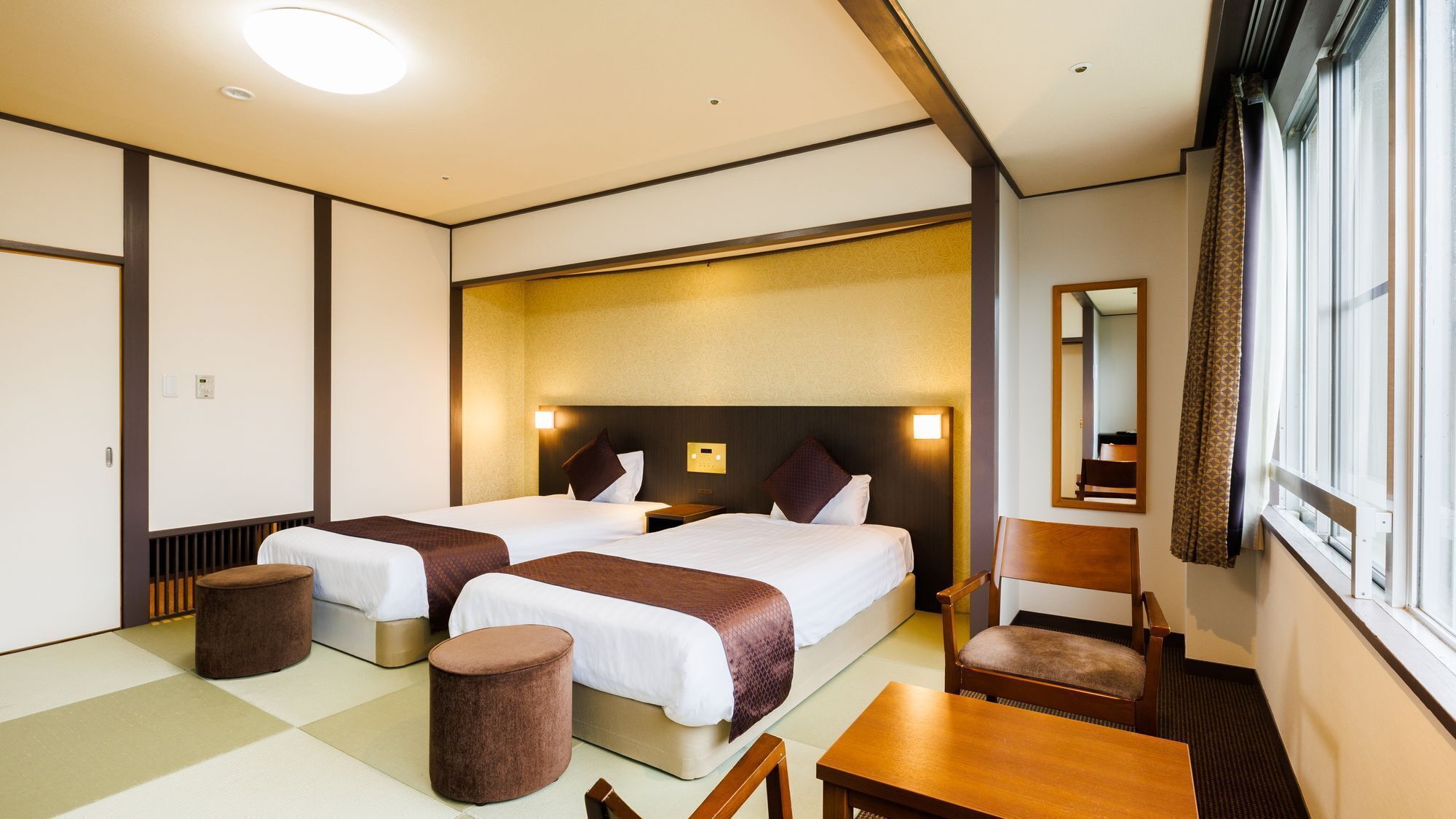 In-room safe, bed sheets