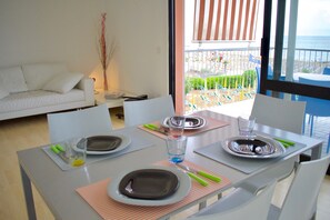 Luxury Apartment, 3 Bedrooms, Balcony | In-room dining - Appartamento Augustus (Jesolo)