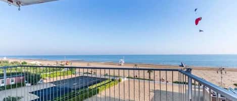 Departamento de lujo, 3 habitaciones, balcón | Vista del balcón