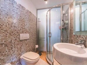 Appartement Luxe, 3 chambres, balcon | Salle de bain
