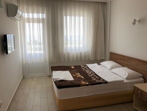 Kahden hengen standard-huone (yksi tai kaksi sänkyä) | Minibaari, tallelokero huoneessa, ilmainen Wi-Fi