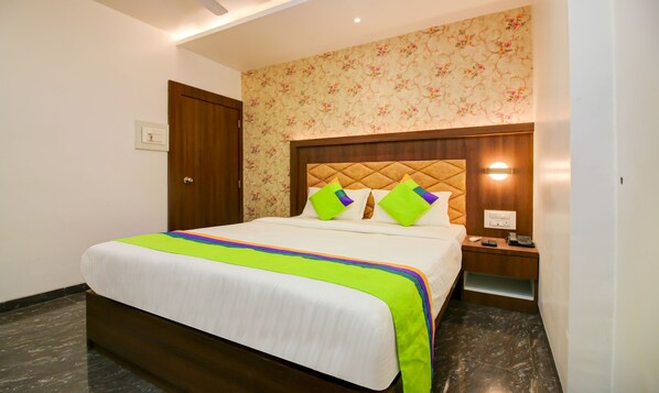 Standard Room | Desk, free WiFi, bed sheets - Treebo Arvind Residency (Thane)