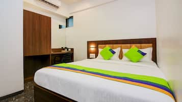 Basic Room | Desk, free WiFi, bed sheets