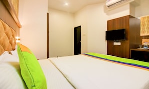 Deluxe Room | Desk, free WiFi, bed sheets