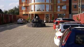 Bãi đậu xe tự phục vụ miễn phí