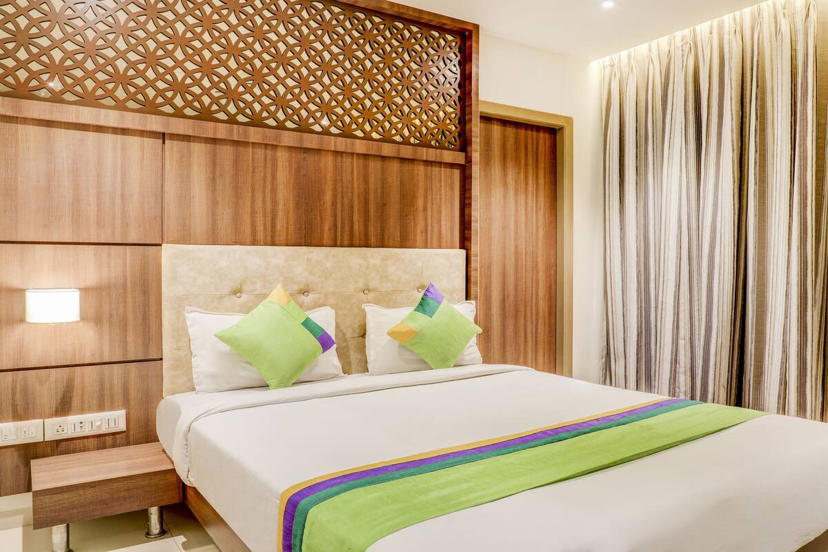 Rollaway beds, free WiFi, bed sheets